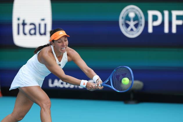 March 25, 2026, Miami Gardens, Florida, United States Of America: MIAMI GARDENS, FLORIDA - MARCH 25: Elena Rybakina of Kazakhstan defeats Jessica Pegula of the United States in their quarter final match on Day 9 of the Miami Open at Hard Rock Stadium on March 25, 2026 in Miami Gardens, Florida. ...People: Jessica Pegula 2026 Miami Open - Day 9  - ZUMAs214 20260325_ada_s214_066 Copyright: xSMGx
