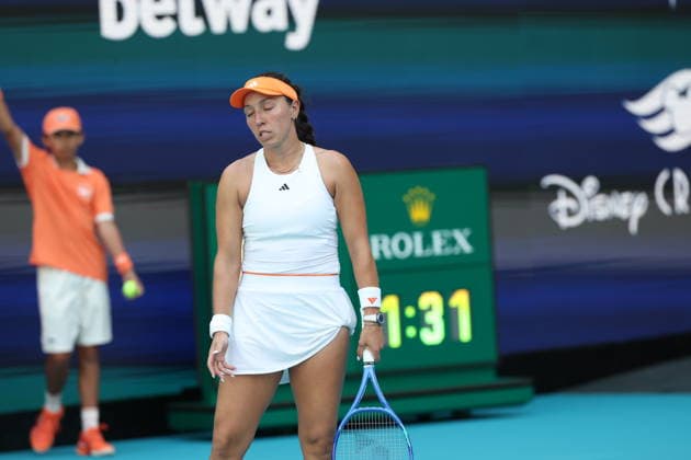 March 25, 2026, Miami Gardens, Florida, United States Of America: MIAMI GARDENS, FLORIDA - MARCH 25: Elena Rybakina of Kazakhstan defeats Jessica Pegula of the United States in their quarter final match on Day 9 of the Miami Open at Hard Rock Stadium on March 25, 2026 in Miami Gardens, Florida. ...People: Jessica Pegula 2026 Miami Open - Day 9  - ZUMAs214 20260325_ada_s214_100 Copyright: xSMGx