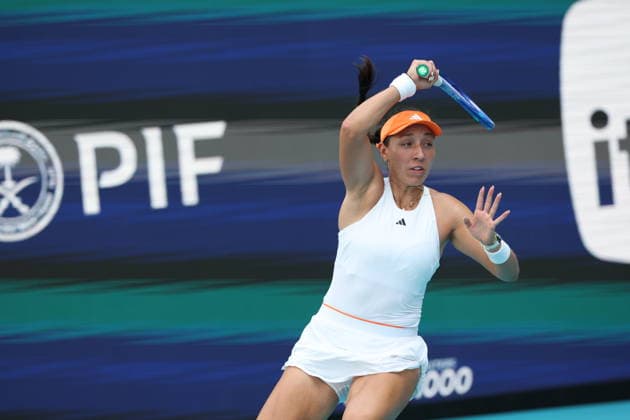 March 25, 2026, Miami Gardens, Florida, United States Of America: MIAMI GARDENS, FLORIDA - MARCH 25: Elena Rybakina of Kazakhstan defeats Jessica Pegula of the United States in their quarter final match on Day 9 of the Miami Open at Hard Rock Stadium on March 25, 2026 in Miami Gardens, Florida. ...People: Jessica Pegula 2026 Miami Open - Day 9  - ZUMAs214 20260325_ada_s214_110 Copyright: xSMGx