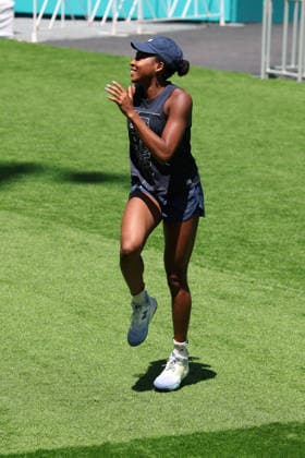 March 25, 2026, Miami Gardens, Florida, United States Of America: MIAMI GARDENS, FLORIDA - MARCH 25: Coco Gauff of the United States is spotted on day 9 of the Miami Open at Hard Rock Stadium on March 25, 2026 in Miami Gardens, Florida. ...People: Coco Gauff 2026 Miami Open - Day 9  - ZUMAs214 20260325_ada_s214_287 Copyright: xSMGx