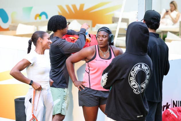 March 25, 2026, Miami Gardens, Florida, United States Of America: MIAMI GARDENS, FLORIDA - MARCH 25: Hailey Baptiste of the United States is spotted ahead of her match versus Aryna Sabalenka on day 9 of the Miami Open at Hard Rock Stadium on March 25, 2026 in Miami Gardens, Florida. ...People: Hailey Baptiste 2026 Miami Open - Day 9  - ZUMAs214 20260325_ada_s214_293 Copyright: xSMGx