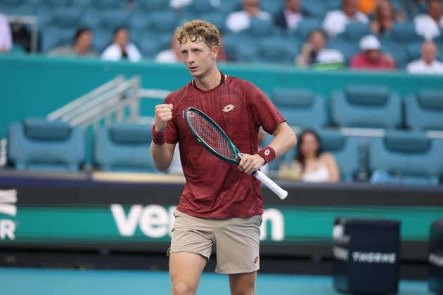 March 25, 2026, Miami Gardens, Florida, United States Of America: MIAMI GARDENS, FLORIDA - MARCH 25: 20 year old qualifier, Martin Landaluce, of Spain is defeated by Jiri Lehecka of Czechia on day 9 of the Miami Open at Hard Rock Stadium on March 25, 2026 in Miami Gardens, Florida. ...People: Martin Landaluce Miami Gardens United States Of America - ZUMAs214 20260325_ada_s214_336 Copyright: xSMGx
