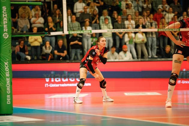 Volleyball I Women I Season 2025 2026 I Bundesliga I Playoff quarter-final 2 I USC Münster Dresdner SC I 25 03 2026 Emma Grome 4, Dresdner SC Waiting for the opponents next serve Münster Sporthalle Berg Fidel North Rhine-Westphalia Germany Copyright: xLobeca CedricxSiefkerx