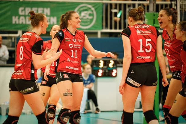 Volleyball I Women I Season 2025 2026 I Bundesliga I Playoff quarter-finals 2 I USC Münster Dresdner SC I 25 03 2026 Jette Kuipers 8, Dresdner SC Amanda Siksna 11, Dresdner SC Marta Kamelija Levinska 15, Dresdner SC Mette Pfeffer 12, Dresdner SC Celebrating after winning a point Münster Sporthalle Berg Fidel North Rhine-Westphalia Germany Copyright: xLobeca CedricxSiefkerx