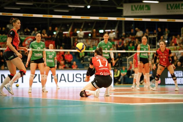 Volleyball I Women I 2025 2026 season I Bundesliga I Playoff quarter-final 2 I USC Münster Dresdner SC I 25 03 2026 Lorena Lorber Fijok 17, Dresdner SC Takes the ball and hits it to a teammate Münster Sporthalle Berg Fidel North Rhine-Westphalia Germany Copyright: xLobeca CedricxSiefkerx