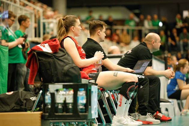 Volleyball I Women I 2025 2026 season I Bundesliga I Play-off quarter-final 2 I USC Münster Dresdner SC I 25 03 2026 Amanda Siksna 11, Dresdner SC Has been substituted and continues to watch the match closely from the bench Münster Sporthalle Berg Fidel North Rhine-Westphalia Germany Copyright: xLobeca CedricxSiefkerx