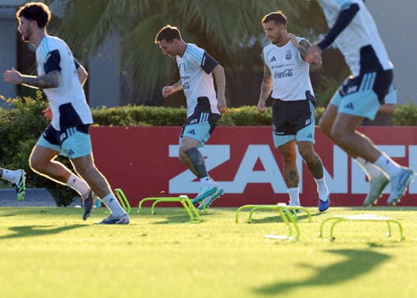Argentina™s forward Lionel Messi C makes excercises with teammates during a training session in Ezeiza, Buenos Aires Province, on March 25, 2026, ahead of the FIFA World Cup 2026 friendlys football matches against Mauritania and Zambia EZEIZA ARGENTINA Copyright: xALEJANDROxPAGNIx