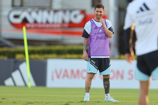 Argentine forward Lionel Messi R gestures during a training session in Ezeiza, Buenos Aires Province, on March 25, 2026, ahead of the 2026 FIFA World Cup friendly matches against Mauritania and Zambia EZEIZA ARGENTINA Copyright: xALEJANDROxPAGNIx