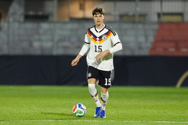 Luca Erlein (Germany) kontrolliert den Ball, UEFA Under 19 EURO Qualifier, EM, Europameisterschaft Germany v Sweden, maxworx Sportpark am 25. March 2026 in Dreieich, Deutschland. (Foto von Marco Steinbrenner DeFodi Images) Luca Erlein (Germany) controls the ball, UEFA Under 19 EURO Qualifier, Germany v Sweden, maxworx Sportpark, March 25, 2026 in Dreieich, Germany. (Photo by Marco Steinbrenner DeFodi Images) - *** Luca Erlein Germany controls the ball, UEFA Under 19 EURO Qualifier, Germany v Sweden, maxworx Sportpark on March 25, 2026 in Dreieich, Germany Photo by Marco Steinbrenner DeFodi Images Luca Erlein Germany controls the ball, UEFA Under 19 EURO Qualifier, Germany v Sweden, maxworx Sportpark, March 25, 2026 in Dreieich, Germany Photo by Marco Steinbrenner DeFodi Images