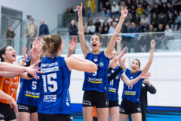 1 Volleyball Bundesliga womens playoffs quarter-finals Schwarz Weiss Erfurt vs Allianz MTV Stuttgart Erfurt 25 03 2026 Cheers, Anna Koulberg 9 Allianz MTV Stuttgart center 1 Volleyball Bundesliga womens playoffs quarter-finals Schwarz Weiss Erfurt vs Allianz MTV Stuttgart Riethsporthalle Erfurt 25 03 2026 Copyright: xBEAUTIFULxSPORTS Duehringx