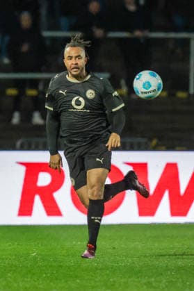 25.03.2026, xgrfx, Fussball Legendenspiel, Borussia Dortmund - SL Benfica v.l. Patrick Owomoyela (Borussia Dortmund) (DFL DFB REGULATIONS PROHIBIT ANY USE OF PHOTOGRAPHS as IMAGE SEQUENCES and or QUASI-VIDEO) Dortmund *** 25 03 2026, xgrfx, Football Legends Match, Borussia Dortmund SL Benfica v l Patrick Owomoyela Borussia Dortmund DFL DFB REGULATIONS PROHIBIT ANY USE OF PHOTOGRAPHS as IMAGE SEQUENCES and or QUASI VIDEO Dortmund