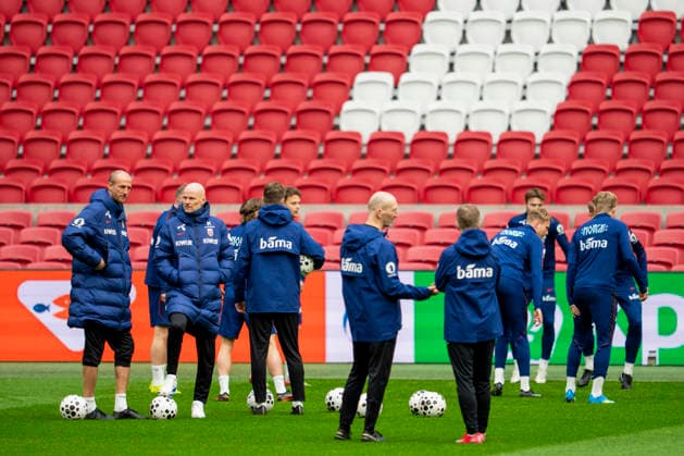 Training with the Norwegian men s national football team Amsterdam , Netherlands 20260326 Player manager Brede Hangeland and Norway s national team manager Stale Solbakken during a training session with the Norwegian men s national football team at Johan Cruijff ArenA Photo Fredrik Varfjell NTB Amsterdam Netherlands EDITORIAL USE ONLY RESTRICTED USE FOR BETTING COMPANIES  Copyright: xFredrikxVarfjellx xNTBx