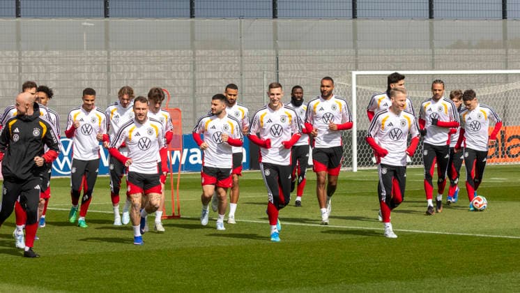 Report 26 03 2026 Final training session of the German mens national team in Herzogenaurach before the match against Switzerland The team warming up Herzogenaurach Bavaria Germany