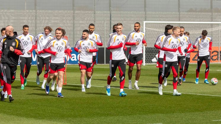 Report 26 03 2026 Final training session of the German mens national team in Herzogenaurach before the match against Switzerland The team warming up Herzogenaurach Bavaria Germany