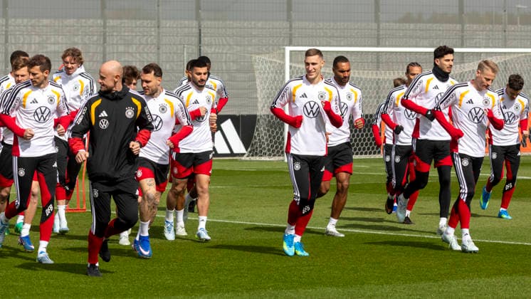 Report 26 03 2026 Final training session of the German mens national team in Herzogenaurach before the match against Switzerland The team warming up Herzogenaurach Bavaria Germany