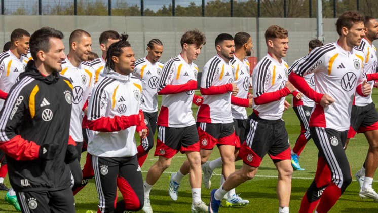 Report 26 03 2026 Final training session of the German mens national team in Herzogenaurach before the match against Switzerland The team warming up Herzogenaurach Bavaria Germany