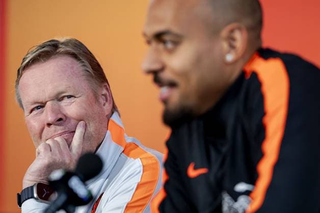 ZEIST - National coach Ronald Koeman and Donyell Malen of the Dutch national team, Nationalteam look ahead to the friendly match against Norway. ROBIN VAN LONKHUIJSEN ANP xVIxANPxSportx xxANPxIVx 554390869 originalFilename: 554390869.jpg