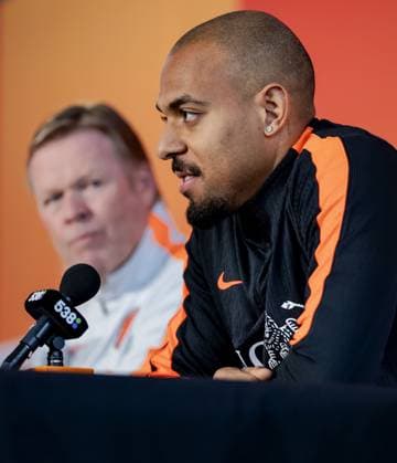 ZEIST - National coach Ronald Koeman and Donyell Malen of the Dutch national team, Nationalteam look ahead to the friendly match against Norway. ROBIN VAN LONKHUIJSEN ANP xVIxANPxSportx xxANPxIVx 554390877 originalFilename: 554390877.jpg