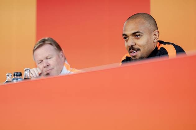 ZEIST - National coach Ronald Koeman and Donyell Malen of the Dutch national team, Nationalteam look ahead to the friendly match against Norway. ROBIN VAN LONKHUIJSEN ANP xVIxANPxSportx xxANPxIVx 554390885 originalFilename: 554390885.jpg
