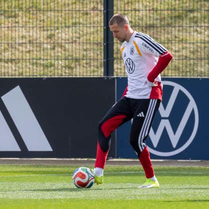 Report 26 03 2026 Final training session of the German mens national team in Herzogenaurach before the match against Switzerland Waldemar Anton on the ball Herzogenaurach Bavaria Germany