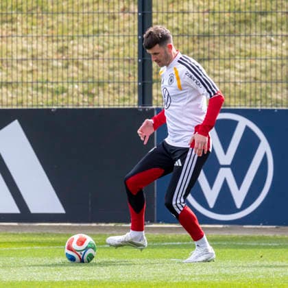 Report 26 03 2026 Final training session of the German mens national team in Herzogenaurach before the match against Switzerland Pascal Gross on the ball Herzogenaurach Bavaria Germany
