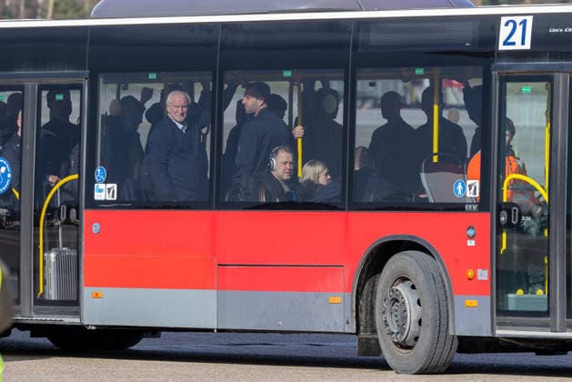 Departure of the DFB mens national soccer team for the international match in Basel, Nuremberg, 26 03 2026 Rudi Völler, sports director of the DFB, and goalkeeper Oliver Baumann travel with other members of the German mens national soccer team by bus at Nuremberg Airport to the Lufthansa charter flight to Basel Nuremberg Bavaria Germany 20260326-1V9A4893-M4000