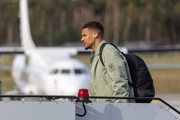 Departure of the DFB mens national soccer team for the international match in Basel, Nuremberg, 26 03 2026 Kevin Schade at Nuremberg Airport before boarding the Lufthansa charter plane of the German mens national soccer team to Basel Nuremberg Bavaria Germany 20260326-1V9A5062-M4000