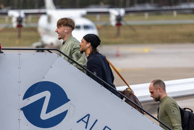 Departure of the DFB mens national soccer team for the international match in Basel, Nuremberg, 26 03 2026 Lennart Karl and Leroy SanÃ of the German mens national soccer team walk up the stairs to the Lufthansa charter plane to Basel at Nuremberg Airport Nuremberg Bavaria Germany 20260326-1V9A5168-M4000