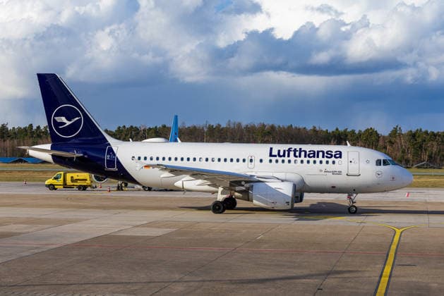 Departure of the DFB mens national soccer team for the international match in Basel, Nuremberg, 26 03 2026 Lufthansa Airbus A319 100, registration D AIBF, on the apron of Nuremberg Airport before the departure of the German mens national soccer team to Basel Nuremberg Bavaria Germany 20260326-1V9A5261-M4000