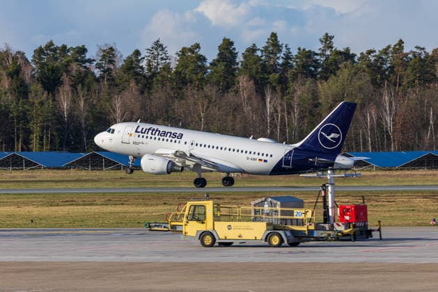 Departure of the DFB mens national soccer team for the international match in Basel, Nuremberg, 26 03 2026 Lufthansa Airbus A319 100, registration D AIBF, taking off on the runway at Nuremberg Airport before the departure of the German mens national soccer team to Basel Nuremberg Bavaria Germany 20260326-1V9A5359-M4000