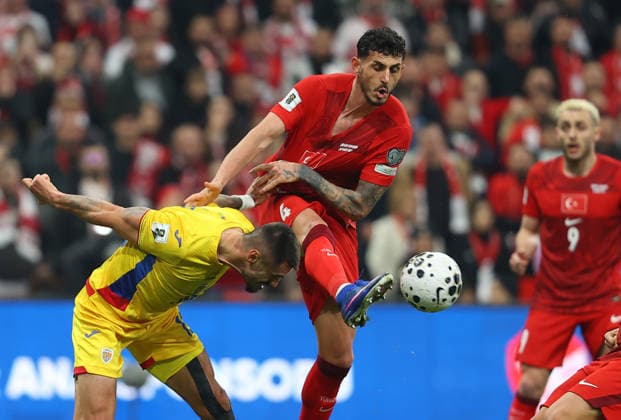 Turkiye v Romania - 2026 FIFA World Cup, WM, Weltmeisterschaft, Fussball European Qualifiers ISTANBUL, TURKIYE - MARCH 26: Samet Akaydin (R) of Turkiye in action against Valentin Mihaila (L) of Romania during the 2026 FIFA World Cup European Qualifiers play-off semifinal match between Turkiye and Romania at Tupras Stadium in Istanbul, Turkiye on March 26, 2026. Ali Atmaca Anadolu Istanbul Turkey. Editorial use only. Please get in touch for any other usage.  Copyright: x2026xAnadoluxAlixAtmacax