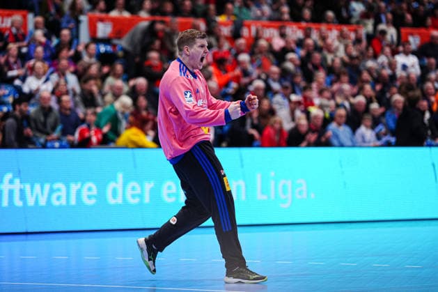 Cheers after parade Robin Haug Handball Sport Verein Hamburg, 16 GER, Handball Sport Verein Hamburg vs Bergischer HC, Handball, 1 Bundesliga, Matchday 26, Season 2025 2026, 26 03 2026 GER, Handball Sport Verein Hamburg vs Bergischer HC, Handball, 1 Bundesliga, Matchday 26, Season 2025 2026, 26 03 2026 Hamburg Copyright: xEibner-Pressefoto MarcelxvonxFehrnx EP_MFN