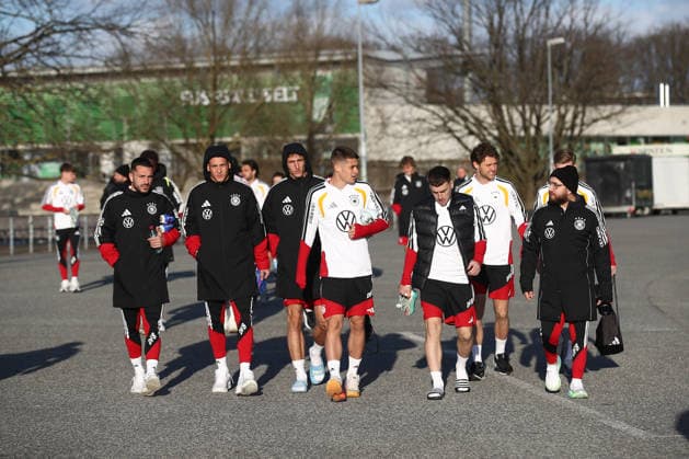 26 03 2026, xtgx, football, U21 national team, final training emspor, v l team on the way to the training ground DFL DFB REGULATIONS PROHIBIT ANY USE OF PHOTOGRAPHS as IMAGE SEQUENCES and or QUASI VIDEO Wolfsburg