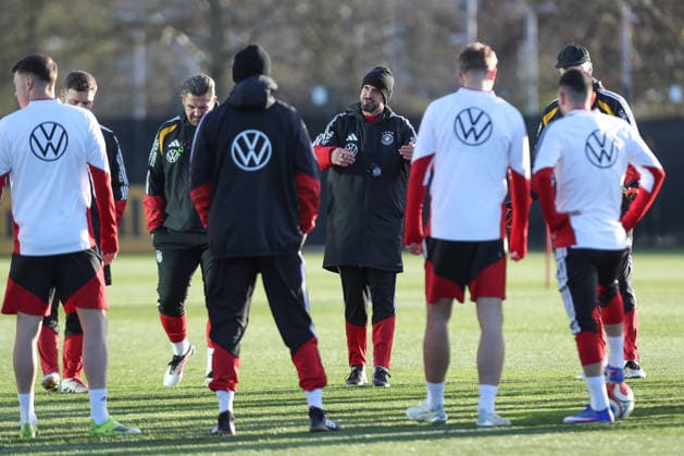 26 03 2026, xtgx, Football, U21 National Team, Final Training emspor, v l Antonio Di Salvo Germany, Coach DFL DFB REGULATIONS PROHIBIT ANY USE OF PHOTOGRAPHS as IMAGE SEQUENCES and or QUASI VIDEO Wolfsburg