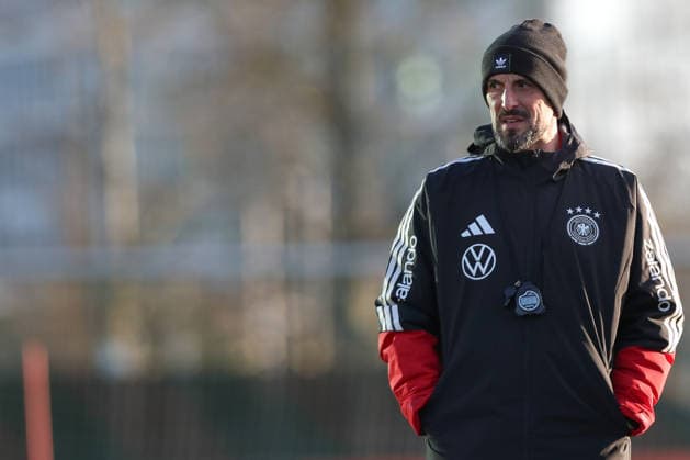 26 03 2026, xtgx, Football, U21 National Team, Final Training emspor, v l Antonio Di Salvo Germany, Coach DFL DFB REGULATIONS PROHIBIT ANY USE OF PHOTOGRAPHS as IMAGE SEQUENCES and or QUASI VIDEO Wolfsburg