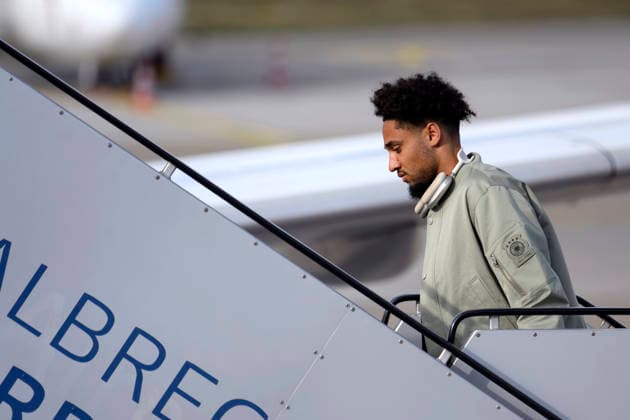 Footballer Kevin Schade boards the plane at Nuremberg Airport before the national teams departure for the international match in Switzerland Basel The first match of the World Cup year is coming up in Switzerland Nuremberg, 26 03 2026 Bavaria Germany Copyright: xDwixAnoraganingrumx
