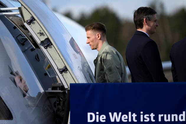 Soccer player Chris Führich boards the plane at Nuremberg Airport before the national teams departure for the international match in Switzerland Basel The first match of the World Cup year is coming up in Switzerland Nuremberg, 26 03 2026 Bavaria Germany Copyright: xDwixAnoraganingrumx
