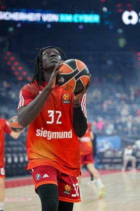 Wenyen Gabriel FC Bayern Basketball, 32 when warming up, GER, FC Bayern Basketball vs LDLC ASVEL Villeurbanne, Basketball, Euroleague, 34 Matchday, Season 2025 2026, 26 03 2026, GER, FC Bayern Basketball vs LDLC ASVEL Villeurbanne, Basketball, Euroleague, 34 Matchday, Season 2025 2026, 26 03 2026 Munich Copyright: xEibner-Pressefoto JennixMaulx EP_JML
