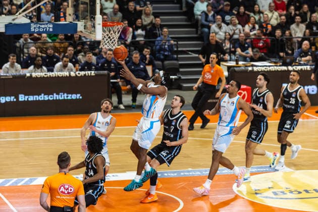 GER, easy Credit Basketball Bundesliga, Science City Jena Veolia Towers Hamburg 26 03 2026, Sparkassen Arena, Jena, GER, easy Credit Basketball Bundesliga, Science City Jena Veolia Towers Hamburg Keith Braxton Jr Science City Jena, 13 Â Photo Alexander Trienitz Jena Sparkassen Arena Thueringen Germany