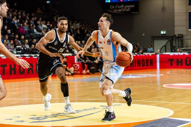 GER, easy Credit Basketball Bundesliga, Science City Jena Veolia Towers Hamburg 26 03 2026, Sparkassen Arena, Jena, GER, easy Credit Basketball Bundesliga, Science City Jena Veolia Towers Hamburg Seikou Sisoho Jawara Science City Jena, 11 , Kenneth Ogbe Veolia Towers Hamburg, 25 Â Photo Alexander Trienitz Jena Sparkassen Arena Thueringen Germany