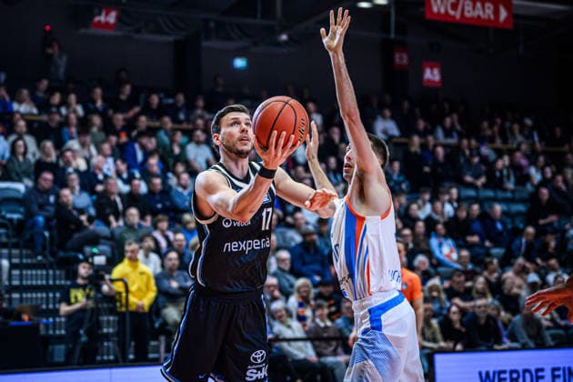 easycredit BBL Basketball Bundesliga 2025 2026 Catch-up match 5 matchday 26 03 2026 Science City Jena vs Veolia Towers Hamburg v li at the throw Niklas Wimberg Hamburg vs Joe Wieskamp Jena Sparkassen Arena