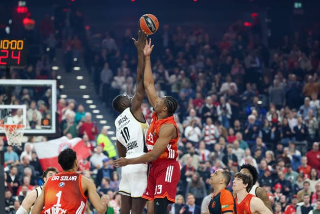 Tip Off, David McCormack FC Bayern Basketball, 33 with Bodian Massa LDLC ASVEL Villeurbanne, 10 , GER, FC Bayern Basketball vs LDLC ASVEL Villeurbanne, Basketball, Euroleague, Matchday 34, Season 2025 2026, 26 03 2026, GER, FC Bayern Basketball vs LDLC ASVEL Villeurbanne, Basketball, Euroleague, Matchday 34, Season 2025 2026, 26 03 2026 Munich Copyright: xEibner-Pressefoto JennixMaulx EP_JML