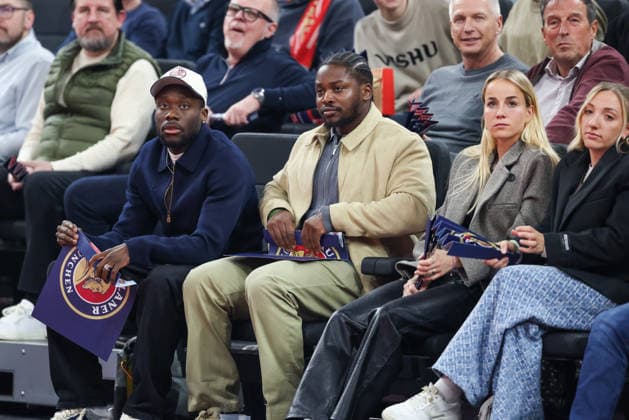 Alphonso Davies FC Bayern Muenchen, 19 with Giulia Gwinn FC Bayern Muenchen, 07 , GER, FC Bayern Basketball vs LDLC ASVEL Villeurbanne, Basketball, Euroleague, Matchday 34, Season 2025 2026, 26 03 2026, GER, FC Bayern Basketball vs LDLC ASVEL Villeurbanne, Basketball, Euroleague, Matchday 34, Season 2025 2026, 26 03 2026 Muenchen Copyright: xEibner-Pressefoto JennixMaulx EP_JML