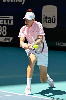 MIAMI GARDENS, FL - MARCH 26: Jannik Sinner of Italy, returns a shot to Frances Tiafoe of the United States in the men™s quarterfinal match of the Miami Open on March 26, 2026, Hard Rock Stadium in Miami Gardens, Florida. (Photo by Michele Eve Sandberg Icon Sportswire) TENNIS: MAR 26 Miami Open EDITORIAL USE ONLY Icon2603260507