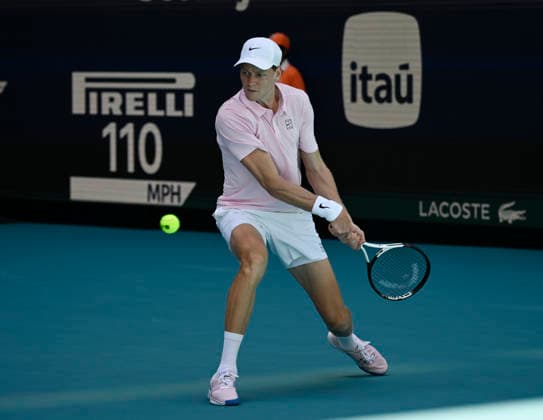MIAMI GARDENS, FL - MARCH 26: Jannik Sinner of Italy, returns a shot to Frances Tiafoe of the United States in the men™s quarterfinal match of the Miami Open on March 26, 2026, Hard Rock Stadium in Miami Gardens, Florida. (Photo by Michele Eve Sandberg Icon Sportswire) TENNIS: MAR 26 Miami Open EDITORIAL USE ONLY Icon2603260509