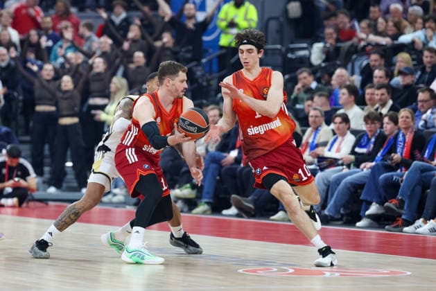 Andreas Obst FC Bayern Basketball, 13 with ball with Justinian Jessup FC Bayern Basketball, 10 , GER, FC Bayern Basketball vs LDLC ASVEL Villeurbanne, Basketball, Euroleague, Matchday 34, Season 2025 2026, 26 03 2026, GER, FC Bayern Basketball vs LDLC ASVEL Villeurbanne, Basketball, Euroleague, Matchday 34, Season 2025 2026, 26 03 2026 Munich Copyright: xEibner-Pressefoto JennixMaulx EP_JML