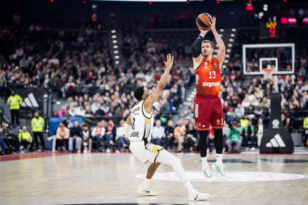 MUNICH, GERMANY - MARCH 26: Andreas Andi Obst (FC Bayern Muenchen, 13) shoots a three pointer over Shaquille Harrison (LDLC ASVEL Villeurbanne, 3) during the Turkish Airlines EuroLeague match between FC Bayern Muenchen vs. LDLC ASVEL Villeurbanne at SAP Garden on round 34 of Turkish Airlines EuroLeague on March 26, 2025 in Munich, Germany. Bavaria Germany Copyright: xSteffiexWunderlx