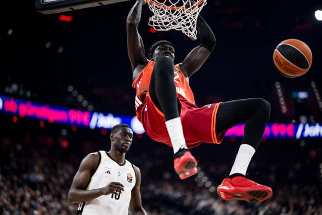 MUNICH, GERMANY - MARCH 26: Wenyen Gabriel (FC Bayern Muenchen, 32) dunks during the Turkish Airlines EuroLeague match between FC Bayern Muenchen vs. LDLC ASVEL Villeurbanne at SAP Garden on round 34 of Turkish Airlines EuroLeague on March 26, 2025 in Munich, Germany. Bavaria Germany Copyright: xSteffiexWunderlx