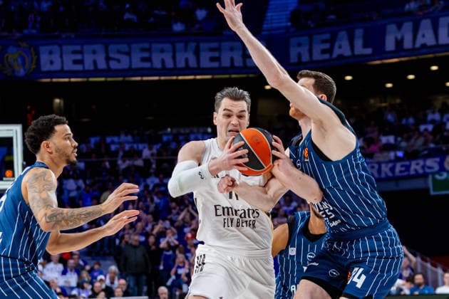 ESP Real Madrid v Anadolu Efes Istanbul Euroleague Mario Hezonja of Real Madrid during the Euroleague match, between Real Madrid and Anadolu Efes Istanbul played at Movistar Arena Stadium on March 26, 2026 in Madrid Spain Madrid Spain Basketball Copyright: xAlbaxPachecox xAgenciaxLOFx