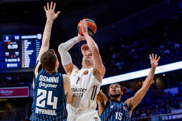ESP Real Madrid v Anadolu Efes Istanbul Euroleague Mario Hezonja of Real Madrid during the Euroleague match, between Real Madrid and Anadolu Efes Istanbul played at Movistar Arena Stadium on March 26, 2026 in Madrid Spain Madrid Spain Basketball Copyright: xAlbaxPachecox xAgenciaxLOFx